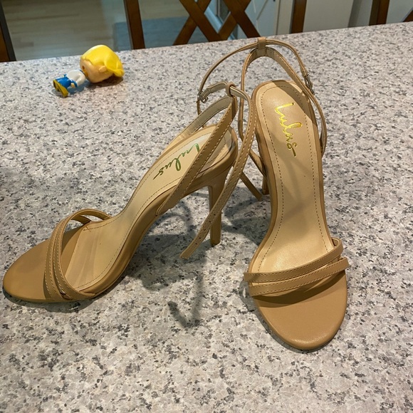 Lulus heals - Picture 2 of 2